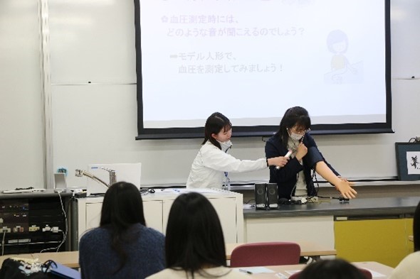 ミニ講義の様子（血圧測定）
