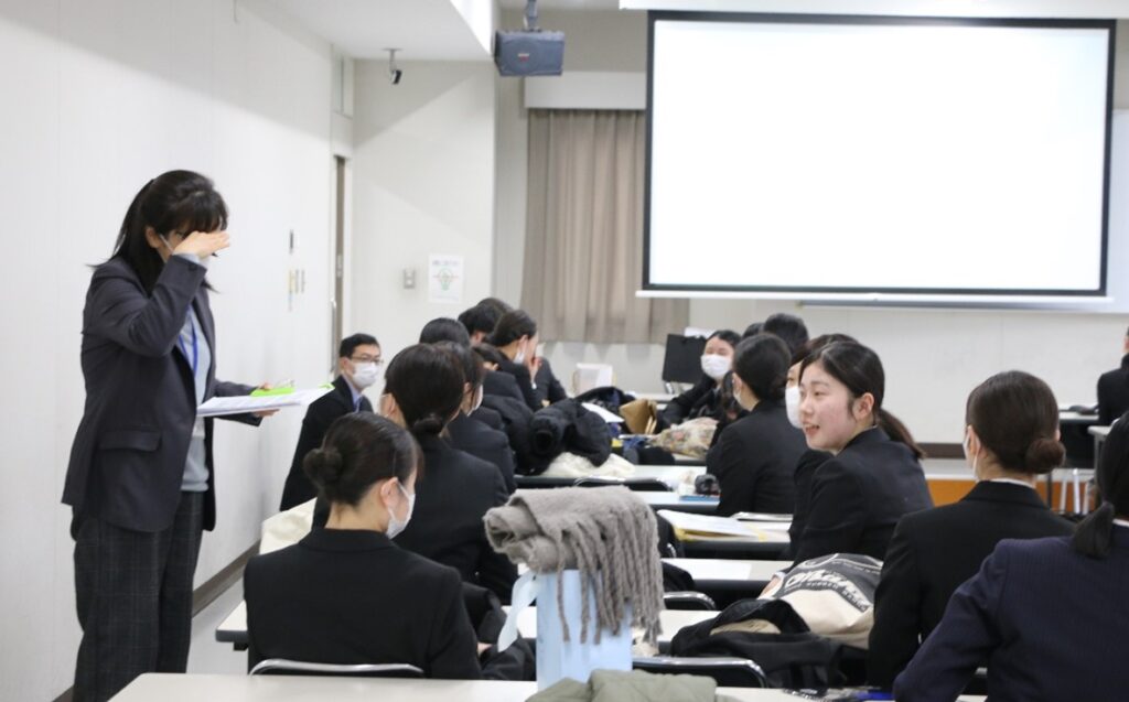 ＜身だしなみチェックも一人ずつ行います＞