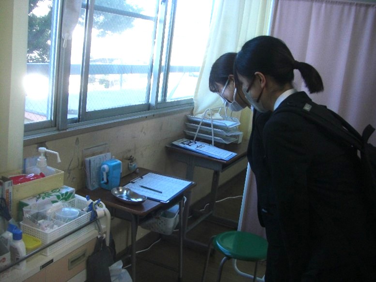 【保健室の見学もさせていただきました】